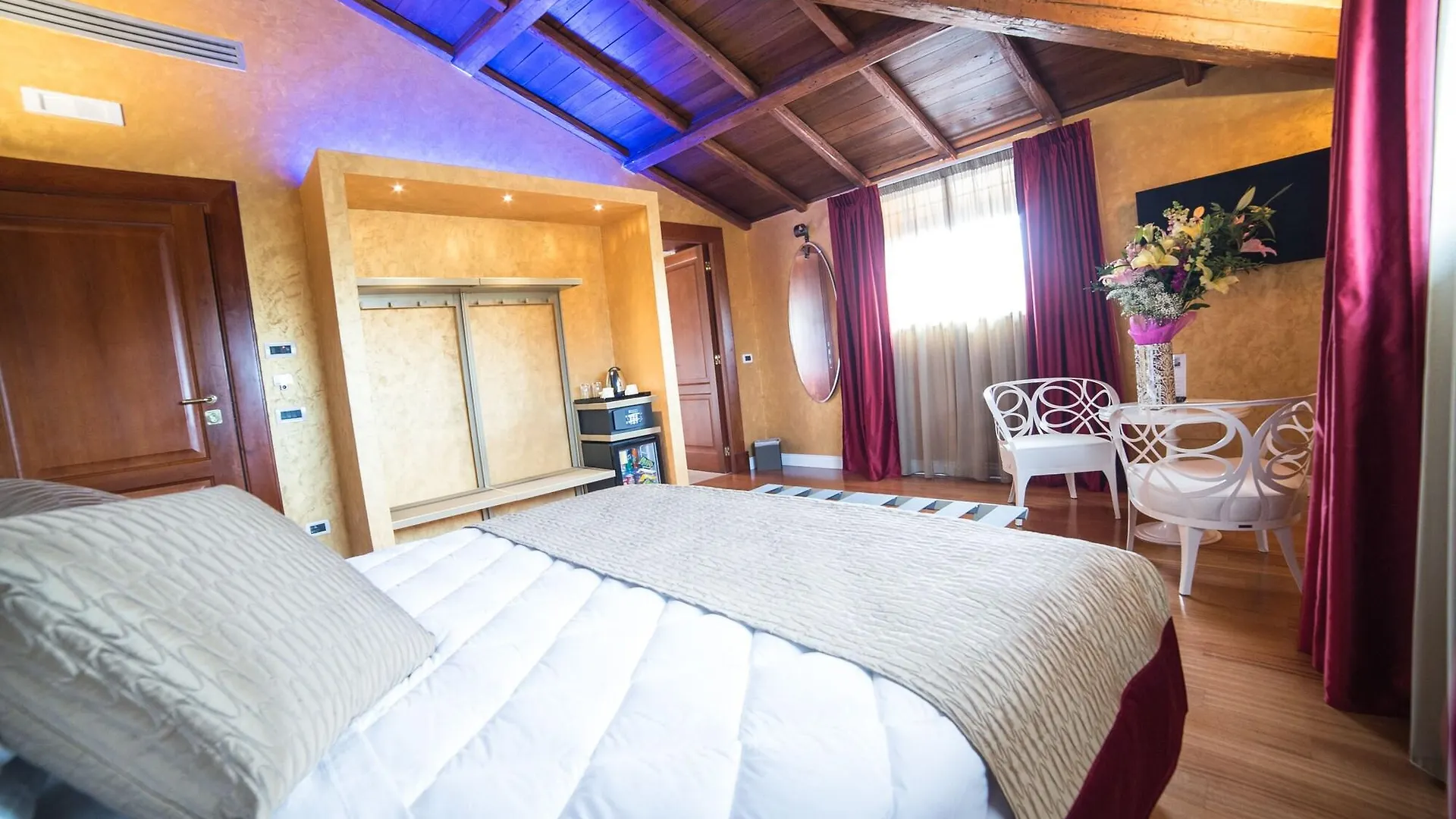 Hotel The Place 217 Rom